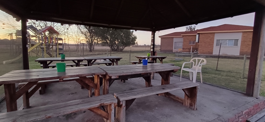 7 Bedroom Property for Sale in Harpington A H North West